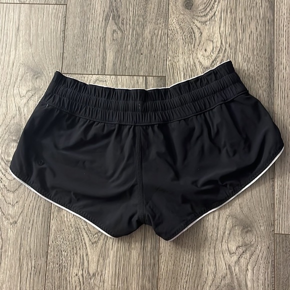 reversible Lululemon shorts - Picture 4 of 4